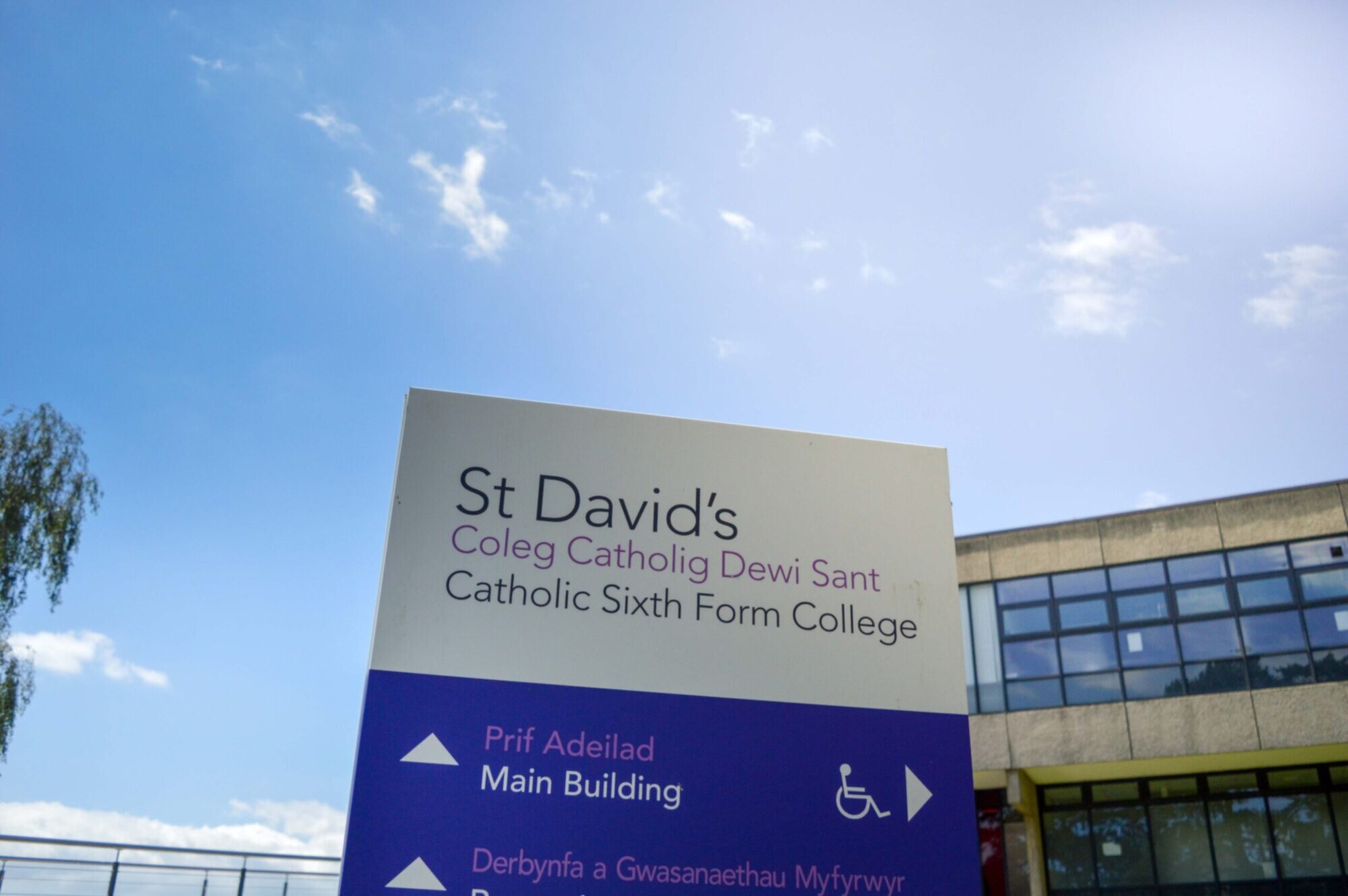 St David's College Front Sign