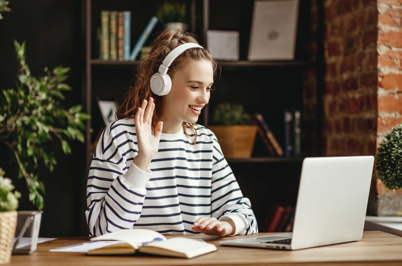 Student on their laptop replying to their UCAS offers