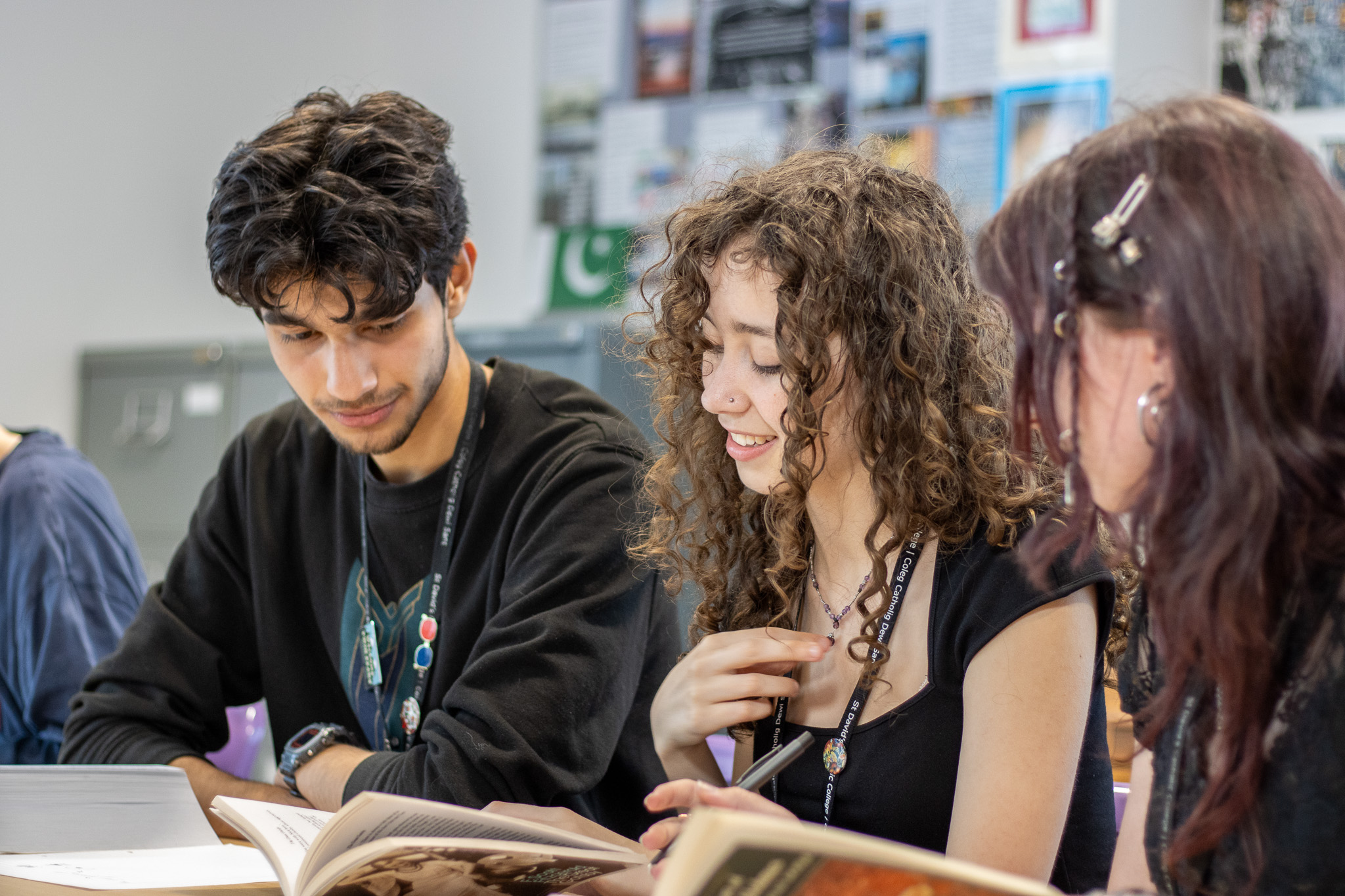 Students Hub - Image of two students studying English at St David's Catholic Sixth Form College